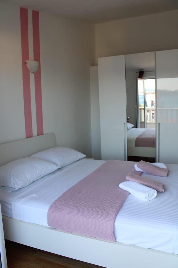 Apartments Renata Donji Seget Exterior foto